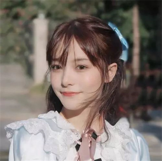 女生脸上有这几个特征，属于难得的「少女脸」，桃花运一般都不差