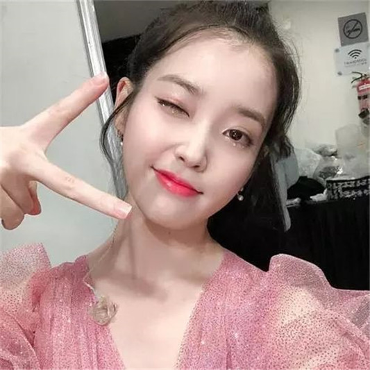 女生脸上有这几个特征，属于难得的「少女脸」，桃花运一般都不差  酒窝 少女 苹果 第3张