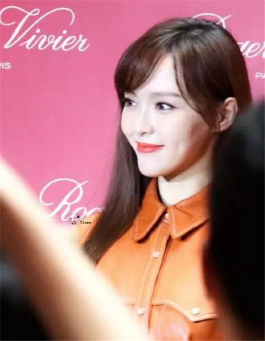 女生脸上有这几个特征，属于难得的「少女脸」，桃花运一般都不差  酒窝 少女 苹果 第5张