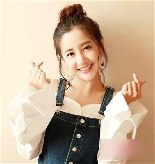 女生脸上有这几个特征，属于难得的「少女脸」，桃花运一般都不差  酒窝 少女 苹果 第6张