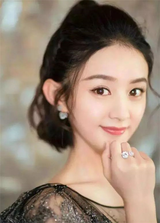 初恋脸通常会有这几个特点，清纯可人少女感还很足，你占了几条  脸型 初恋 女孩子 第2张