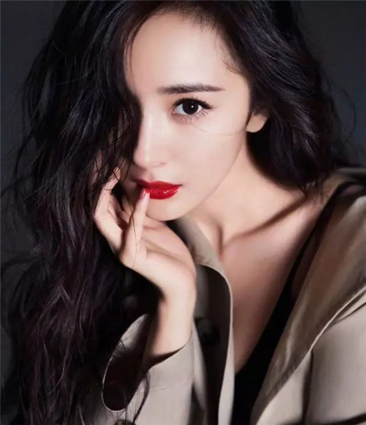 新晋十大神仙口红色号，别再抓着迪奥999不放啦，这里有更美的  口红 的是 一只 第15张