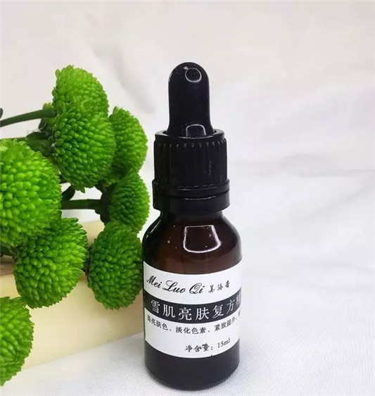 最详细的亮肤精华测评给你们，你和冷白皮直接就差一款它  美白 精油 皮肤 第3张
