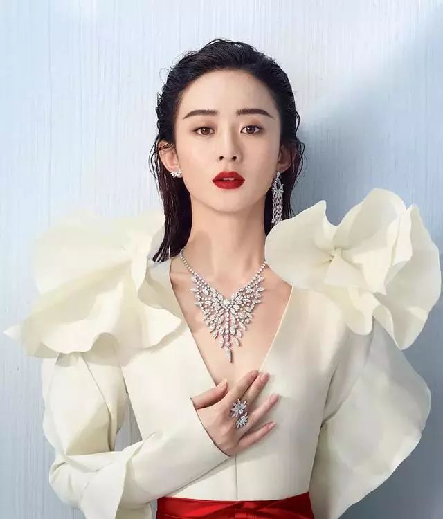 再懒的女人过年都要化妆，最适合新春的3款眼妆，让你赚够回头率  的是 妆容 选用 第2张