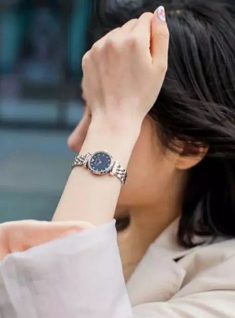 真正精致的女人，一般会戴这4款「首饰」，不仅提气质，还有内涵  都是 饰品 玉石 第3张