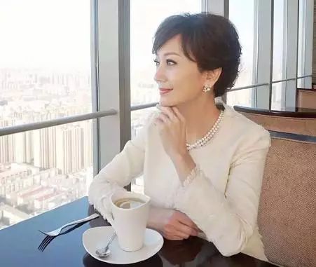 真正精致的女人，一般会戴这4款「首饰」，不仅提气质，还有内涵  都是 饰品 玉石 第5张