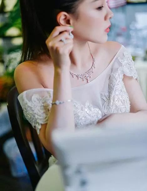 真正精致的女人，一般会戴这4款「首饰」，不仅提气质，还有内涵  都是 饰品 玉石 第7张