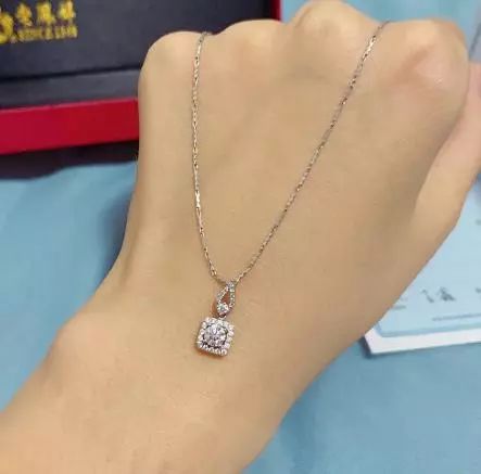 真正精致的女人，一般会戴这4款「首饰」，不仅提气质，还有内涵  都是 饰品 玉石 第11张