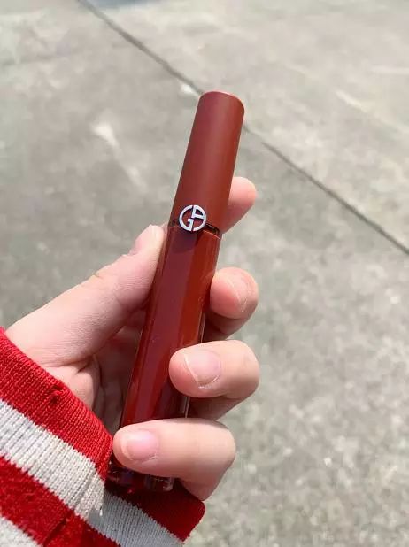 阿玛尼只知道405就太OUT了，阿玛尼这4支色号，即显白又高级  口红 颜色 阿玛尼 第6张