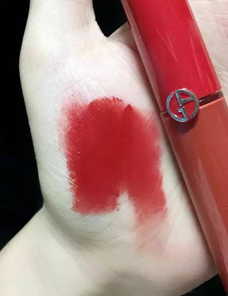阿玛尼只知道405就太OUT了，阿玛尼这4支色号，即显白又高级  口红 颜色 阿玛尼 第13张