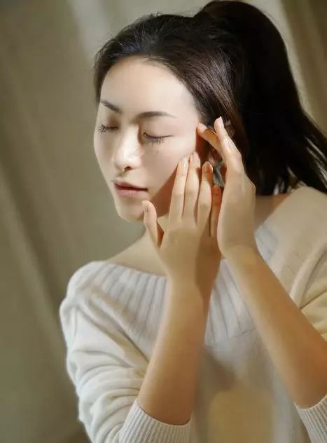 为什么要用眼霜，还要用面霜原来这么多用处，还好我一直在坚持  面霜 肌肤 眼霜 第2张