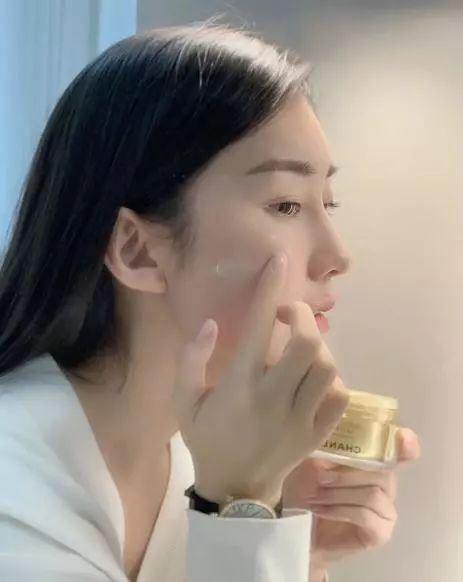为什么要用眼霜，还要用面霜原来这么多用处，还好我一直在坚持  面霜 肌肤 眼霜 第11张