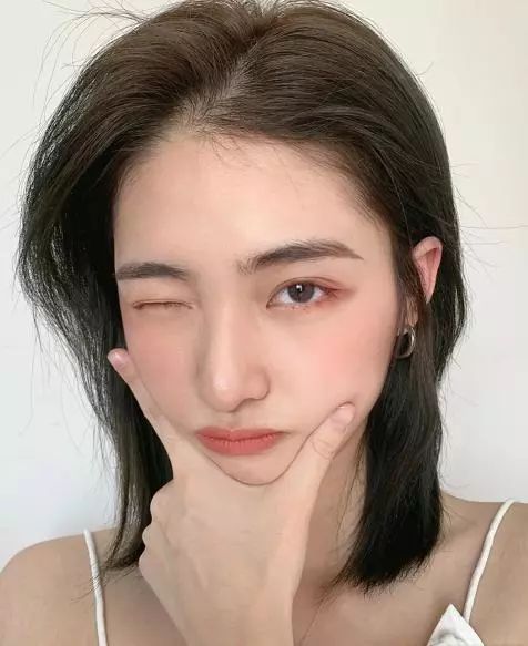 「黄头发」过时了，现在男生喜欢这3个「发色」，也太好看了吧