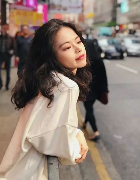 女人有这4个特点总是让人很羡慕，第1个是脸型，第4个最重要  都是 脸型 很多人 第8张