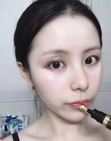 眼部出现细纹怎么办学会这几个方法，快速让自己变年轻