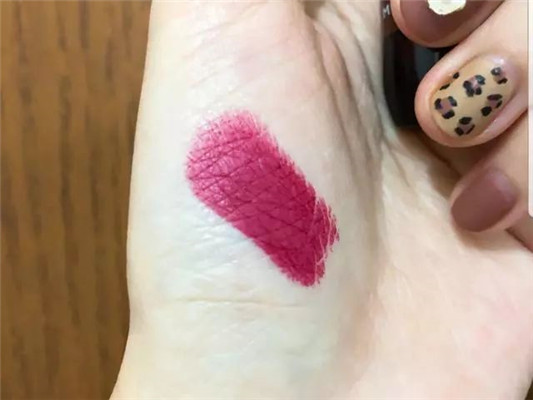 圣诞限定口红**，各大品牌这是要开架吗每款都太美了吧  圣诞 质地 口红 第3张