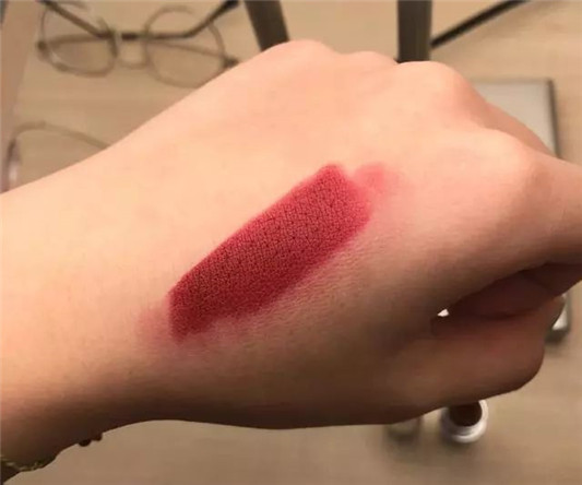 圣诞限定口红**，各大品牌这是要开架吗每款都太美了吧  圣诞 质地 口红 第10张