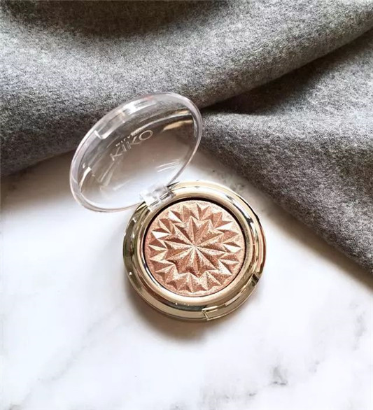 KIKO节日**彩妆 到底值不值得入 KIKO高光 眼影 唇膏试色分享  限定 单色 第3张