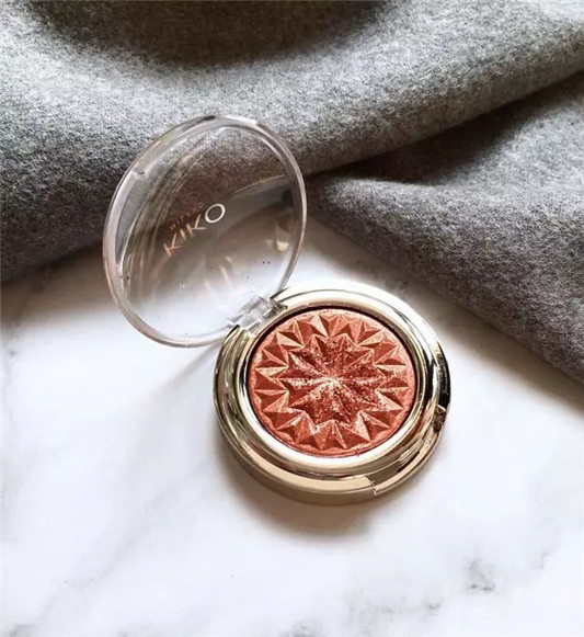 KIKO节日**彩妆 到底值不值得入 KIKO高光 眼影 唇膏试色分享  限定 单色 第5张