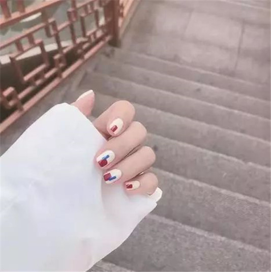 过年什么美甲款式好看红色喜庆气场，蓝色仙气十足，你喜欢哪个  美甲 款式 自己的 第4张
