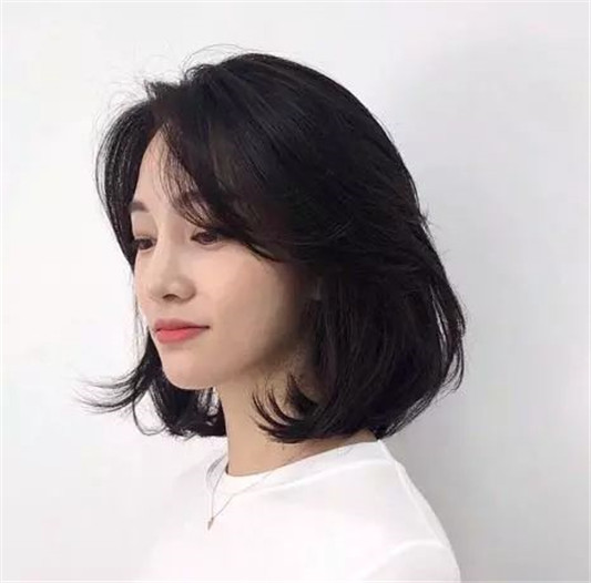2020年最好看的4款短发，每一个都十分减龄，你喜欢哪款  发型 短发 自己的 第9张