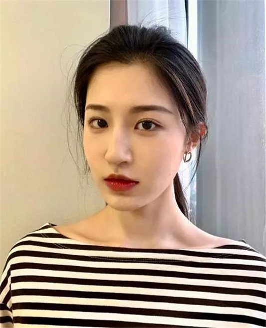 阿玛尼只知道405就太落伍了，这4个颜色也相当美艳，显白又高级