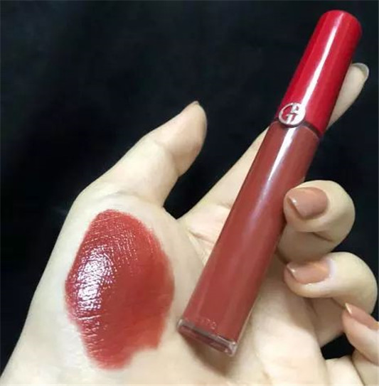 阿玛尼只知道405就太落伍了，这4个颜色也相当美艳，显白又高级  颜色 阿玛尼 口红 第2张
