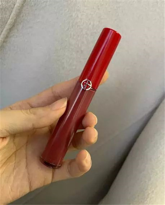 阿玛尼只知道405就太落伍了，这4个颜色也相当美艳，显白又高级  颜色 阿玛尼 口红 第6张