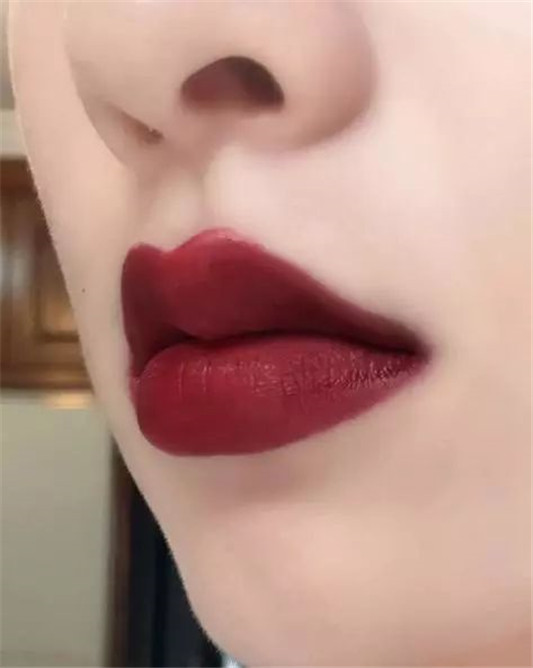 阿玛尼只知道405就太落伍了，这4个颜色也相当美艳，显白又高级  颜色 阿玛尼 口红 第9张