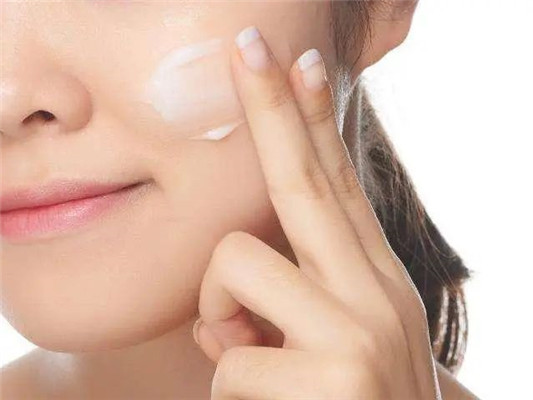 「先乳后水」的护肤方式真的好吗 美容师道出了实情，别用错了  出了 错了 第6张