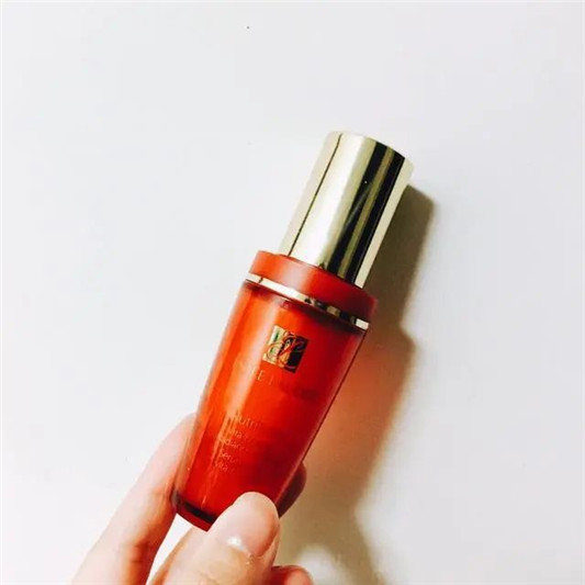 畅销网络的人气精华液，早入，女人就算不漂亮，老了也能保持年轻  保湿 精华液 精华 第2张