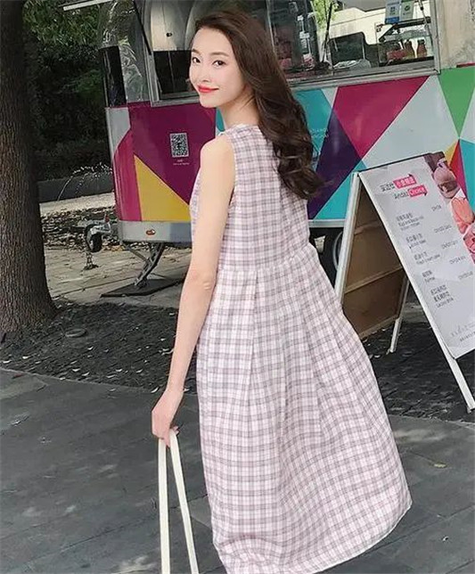 三木博主带火无袖连衣裙，白色修身裙装优雅甜美还显瘦