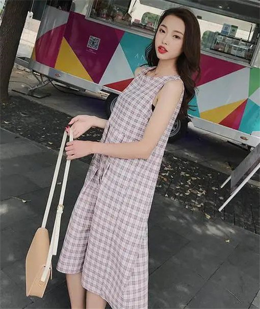 三木博主带火无袖连衣裙，白色修身裙装优雅甜美还显瘦  无袖 连衣裙 设计 第3张