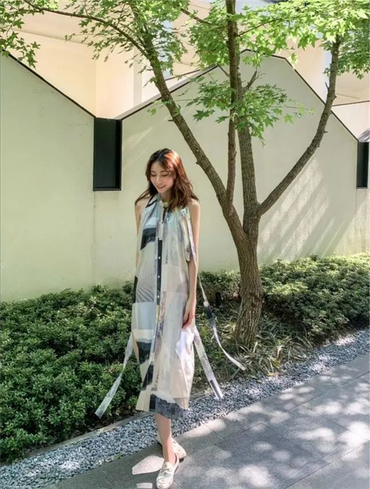 三木博主带火无袖连衣裙，白色修身裙装优雅甜美还显瘦  无袖 连衣裙 设计 第5张
