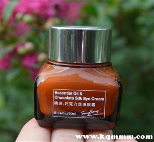 精华液和眼霜哪个先用，先抹，先擦，精华液和眼霜的区别