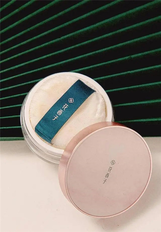 很火却很难用的化妆品「花西子散粉难取粉，红地球粉底液妆感重」  化妆品 花西子散粉 红地球粉底液 第2张