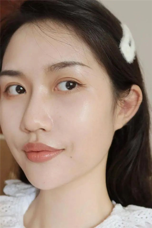 很火却很难用的几款化妆品「雅诗兰黛干燥起皮，安耐晒太闷痘 」