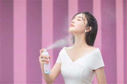 化妆和防晒喷雾的顺序，防晒喷雾和化妆哪个先