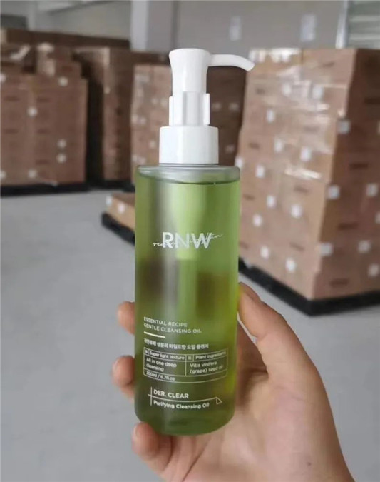 RNW卸妆油「质地清爽不油腻 轻松卸妆」  RNW卸妆油 第2张