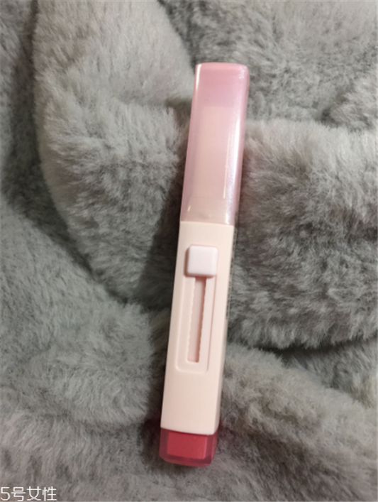 兰芝新品V型双色唇膏好用吗，金福南同款口红  兰芝 口红 呼吸37度 第14张