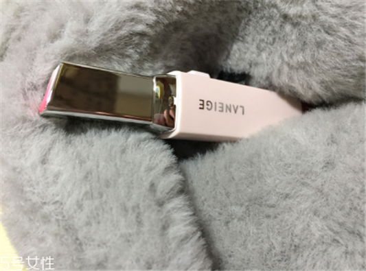 兰芝新品V型双色唇膏好用吗，金福南同款口红  兰芝 口红 呼吸37度 第15张