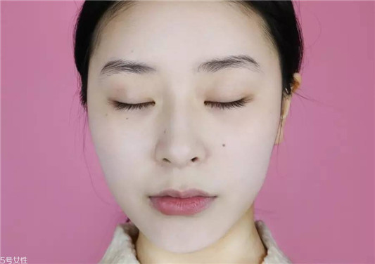 兰芝小白光气垫bb霜使用方法,水光透白的自然妆感 兰芝 气垫 呼吸37度 第8张 兰芝小白光气垫bb霜使用方法,水光透白的自然妆感 兰芝 气垫 呼吸37度 第8张