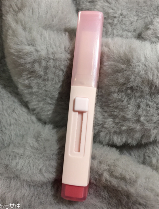 兰芝V型唇膏01号色是什么样的，淡粉色很温婉  兰芝 唇膏 呼吸37度 第2张