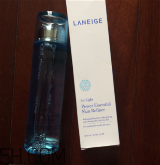 兰芝水衡精华水油不油，适合油皮吗