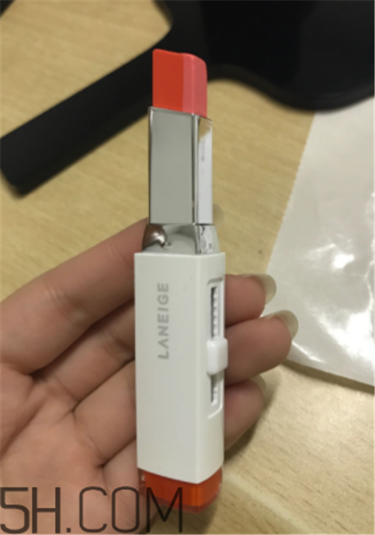 兰芝双色唇膏5号色适合黄皮吗，真人试色  兰芝 唇膏 呼吸37度 第3张