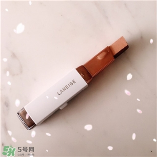 兰芝双色眼影笔怎么用，兰芝双色眼影笔使用方法