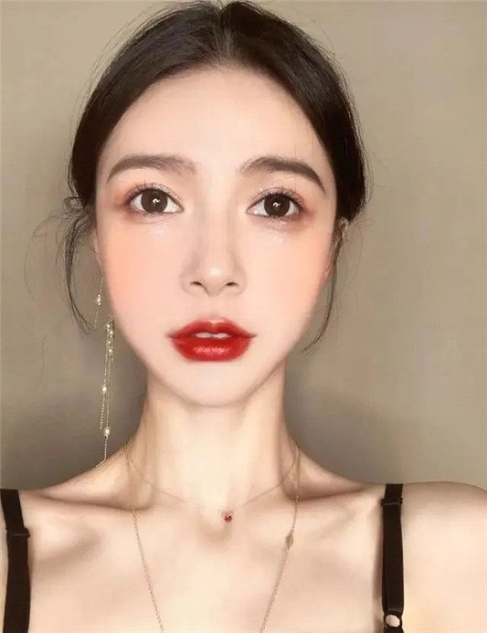 一看就觉得很贵的口红非娇兰莫属，不是平价口红能比的  口红 娇兰 的是 第8张