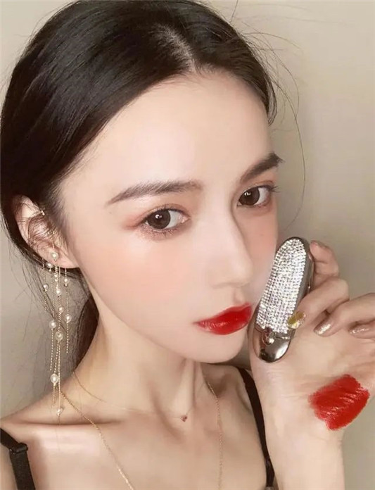 一看就觉得很贵的口红非娇兰莫属，不是平价口红能比的  口红 娇兰 的是 第9张