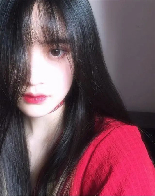 国货口红这是开挂了颜色好看又显白，还很平价，学生党也用得起