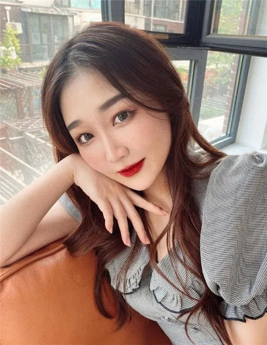 夏天温柔色系的口红测评，兰蔻水润显色，香奈儿素颜涂也好看  口红 这款 小仙女 第4张